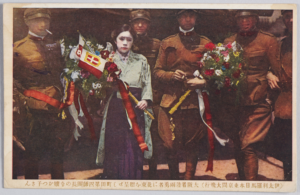 作品画像:(伊太利羅馬日本東京間大飛行)大阪着陸両勇者に花束を贈呈せし町田第四師団長の令嬢かつ子さん