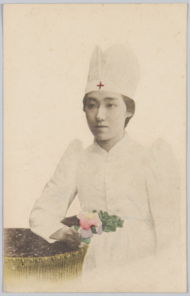 作品画像:花を持つ看護婦
