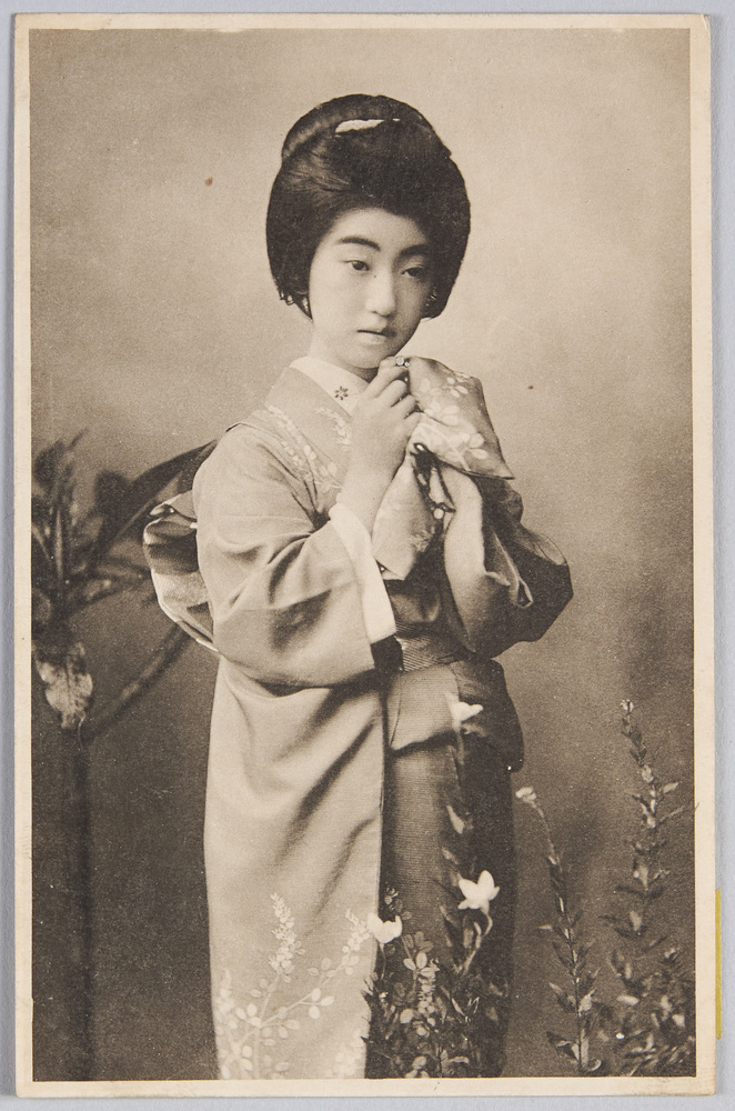 作品画像:花と和装女性