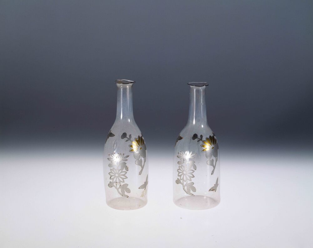 作品画像:金銀彩菊文紫色小徳利