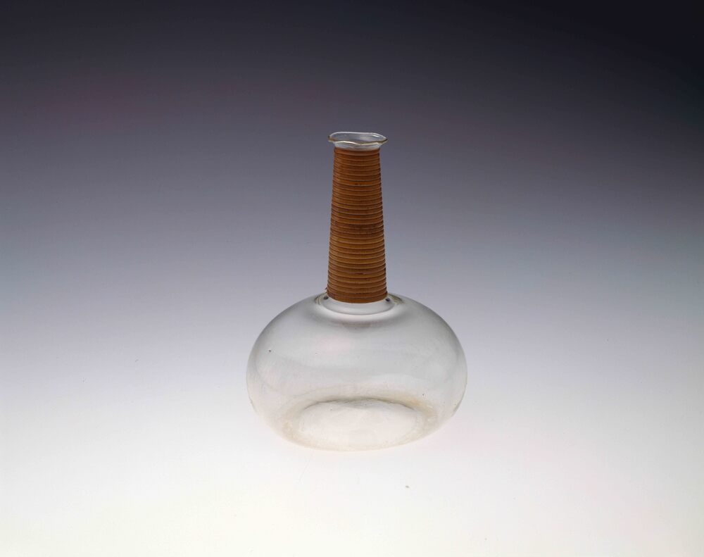 作品画像:無色燗徳利(首に藤巻き)