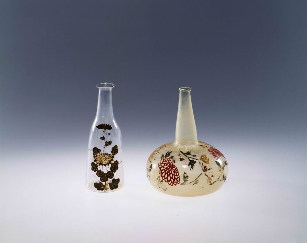作品画像:無色菊花文鶴首徳利