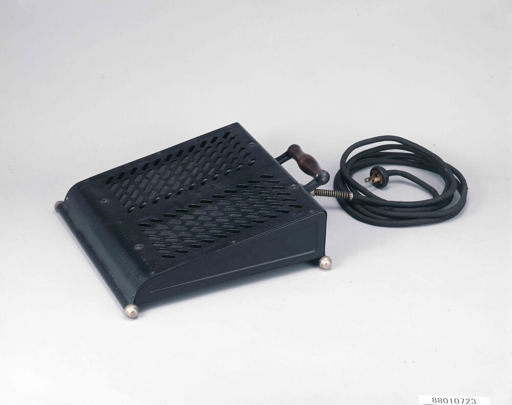 作品画像：電気足温器(100W・100V)