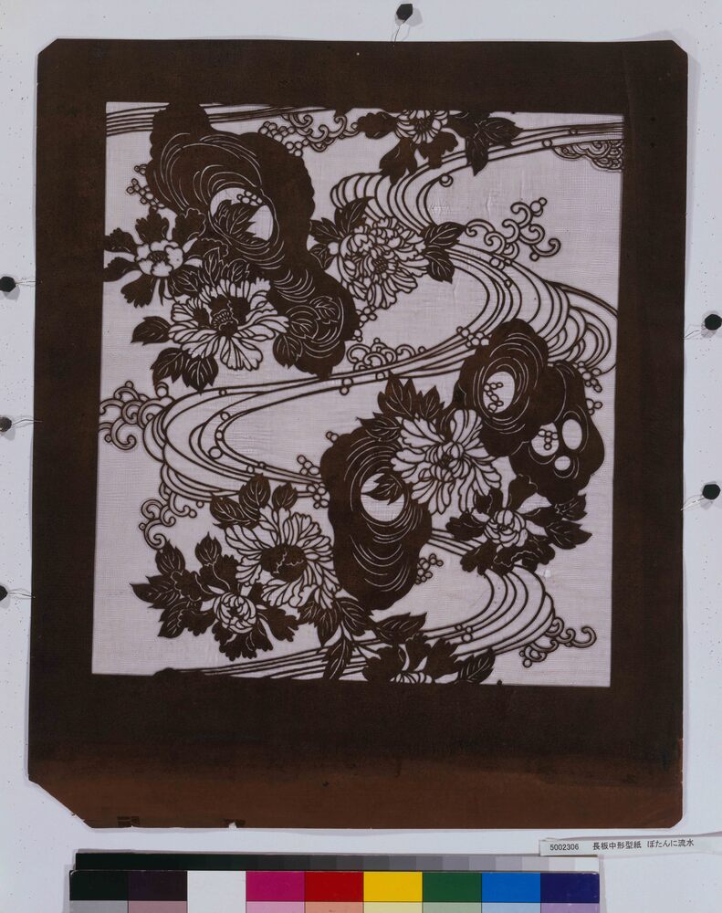 作品画像:長板中形型紙 ぼたんに流水