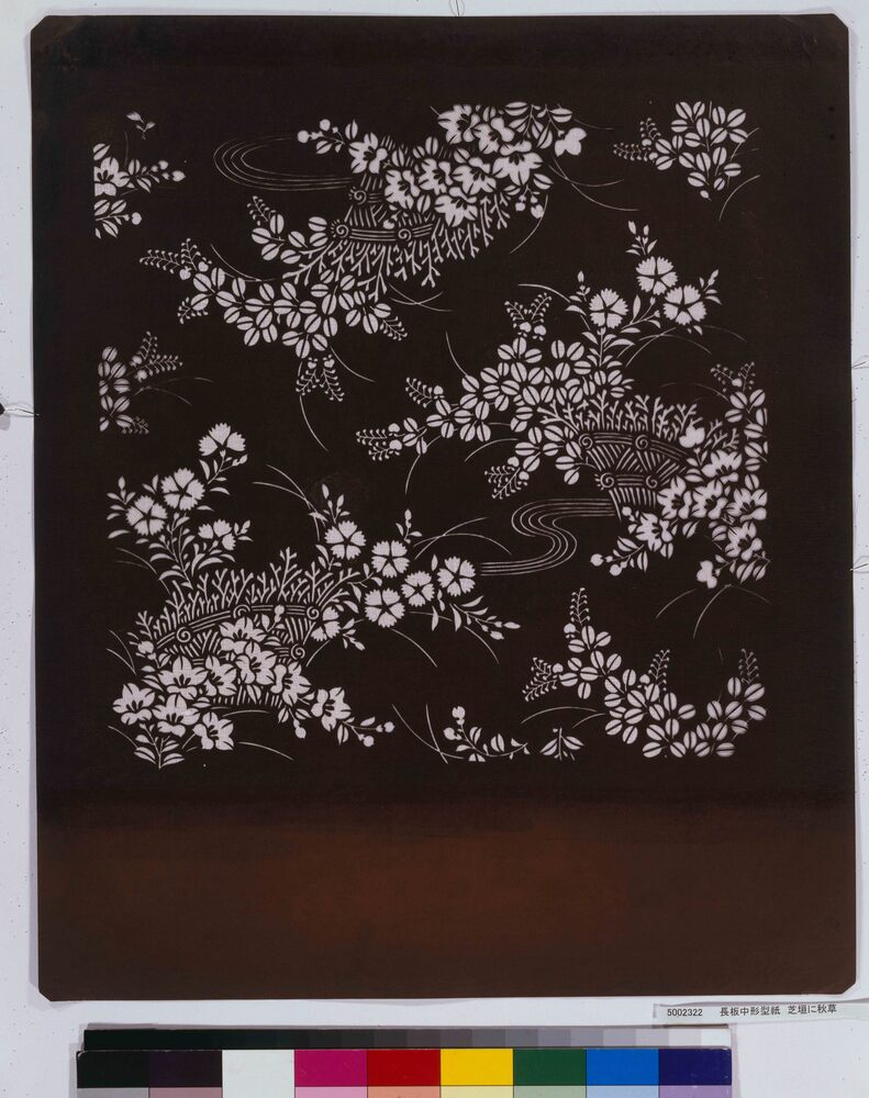 作品画像:長板中形型紙 芝垣に秋草