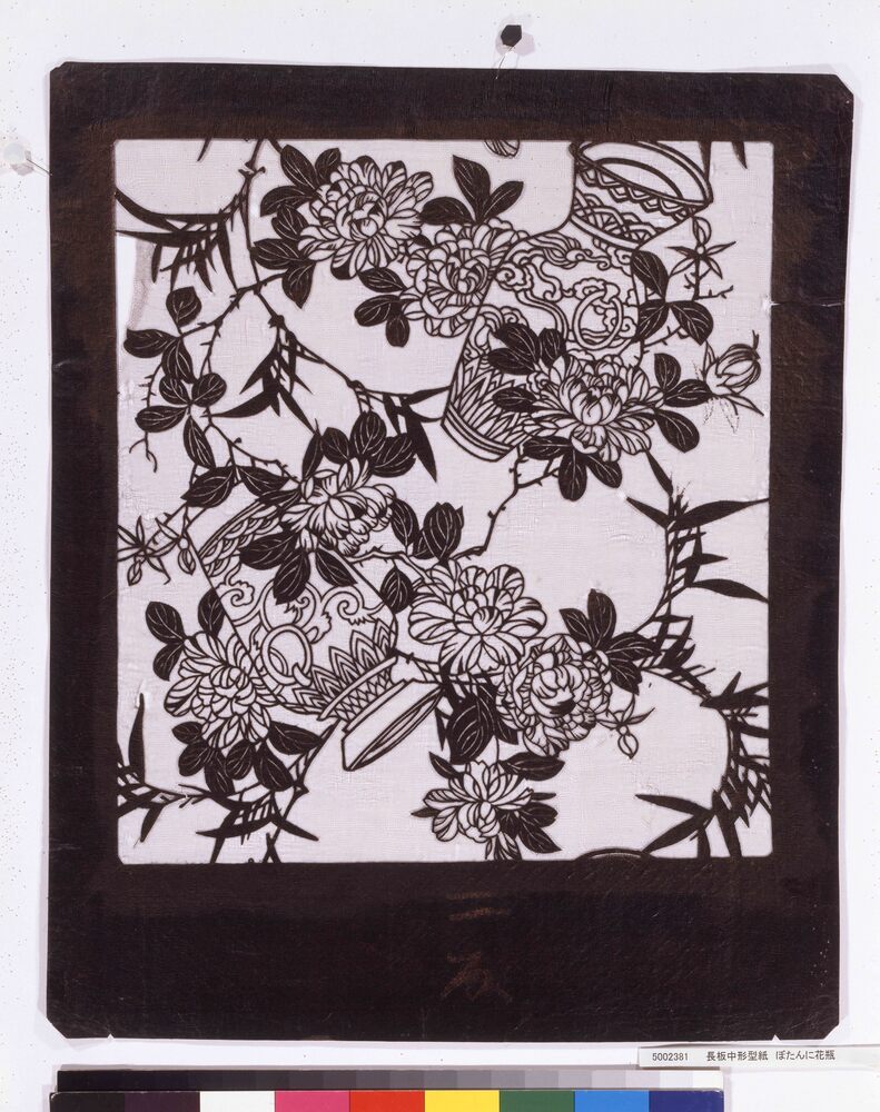 作品画像:長板中形型紙 ぼたんに花瓶