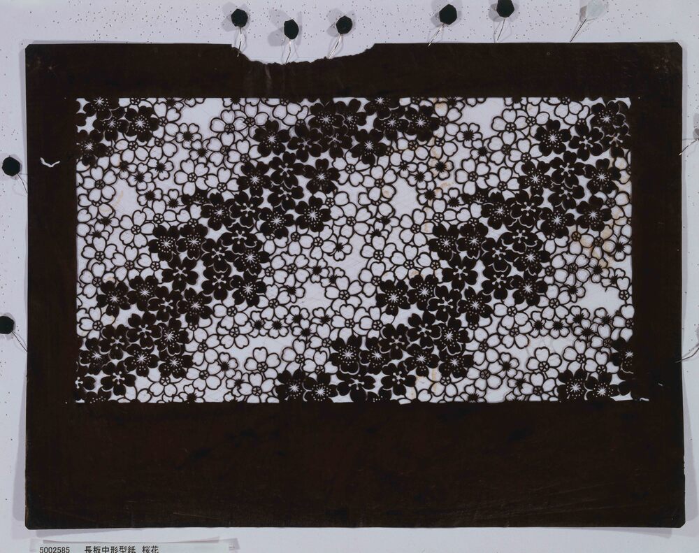 作品画像：長板中形型紙 桜花