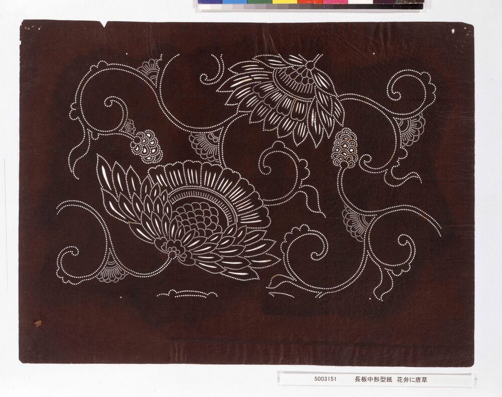 作品画像:長板中形型紙 花弁に唐草