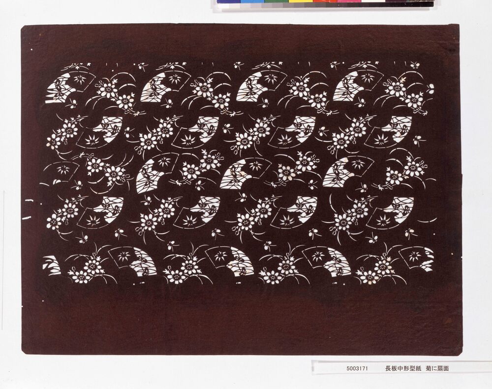 作品画像:長板中形型紙 菊に扇面
