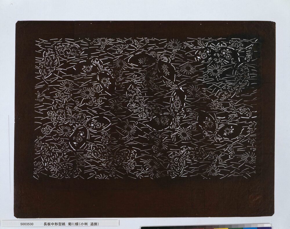作品画像：長板中形型紙 菊に蝶(小判 追掛)