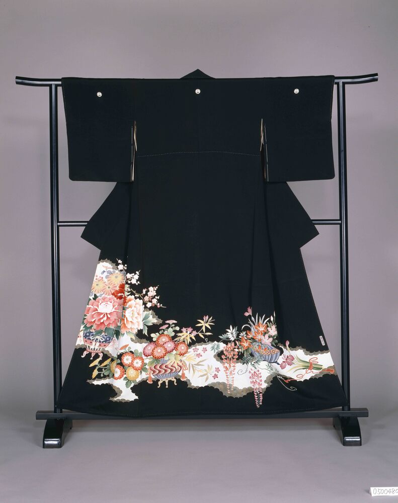 作品画像:花散し模様留袖