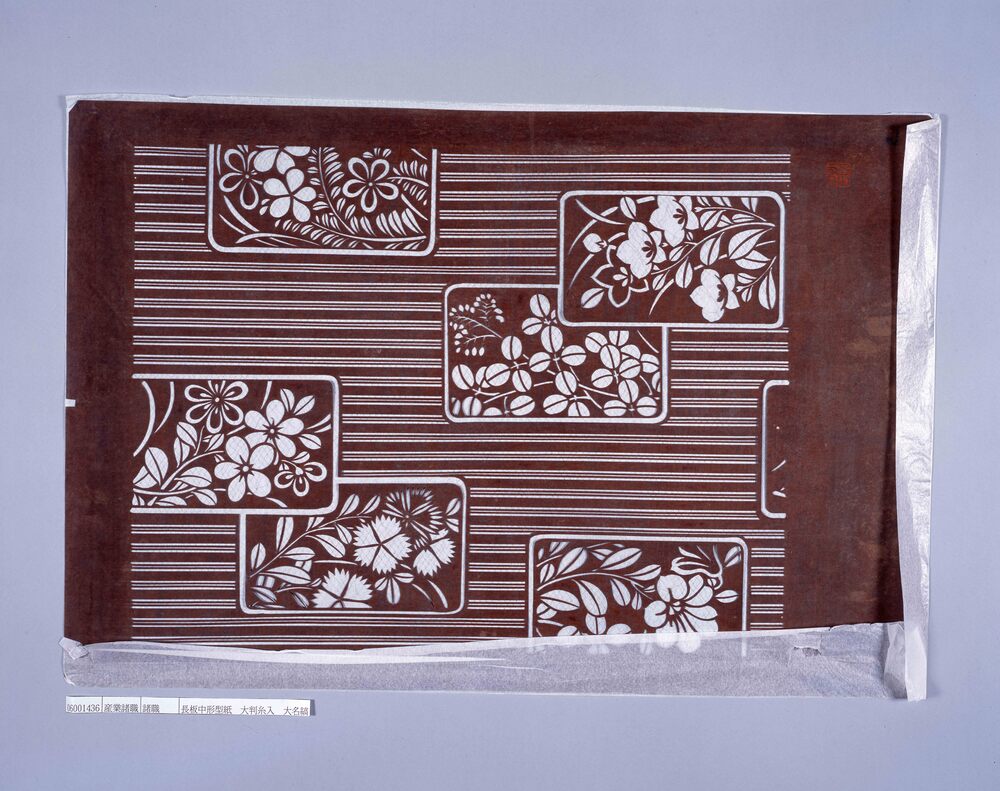 作品画像:長板中形型紙 大判糸入 大名縞に秋の花尽し
