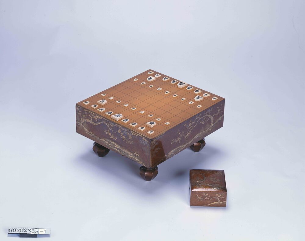作品画像:梨子地松竹梅蒔絵御将棋盤