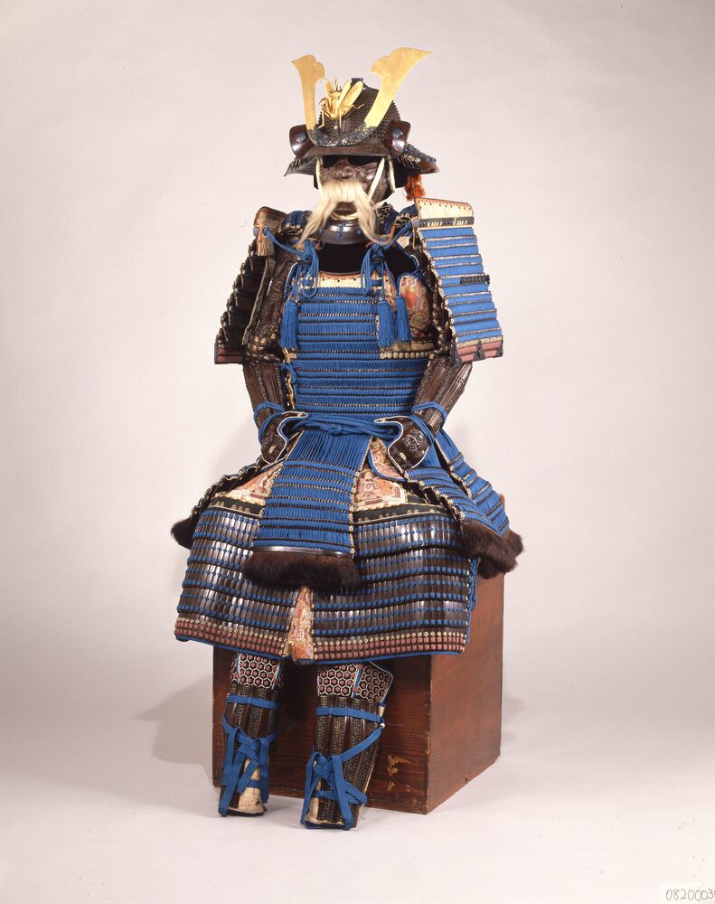 作品画像:本小札濃勝糸威二枚胴具足