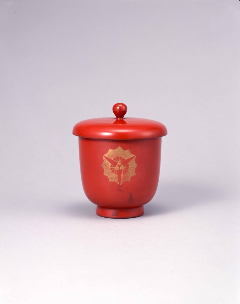 作品画像：根来塗定紋付湯呑（高座用）（三遊亭圓朝所持）