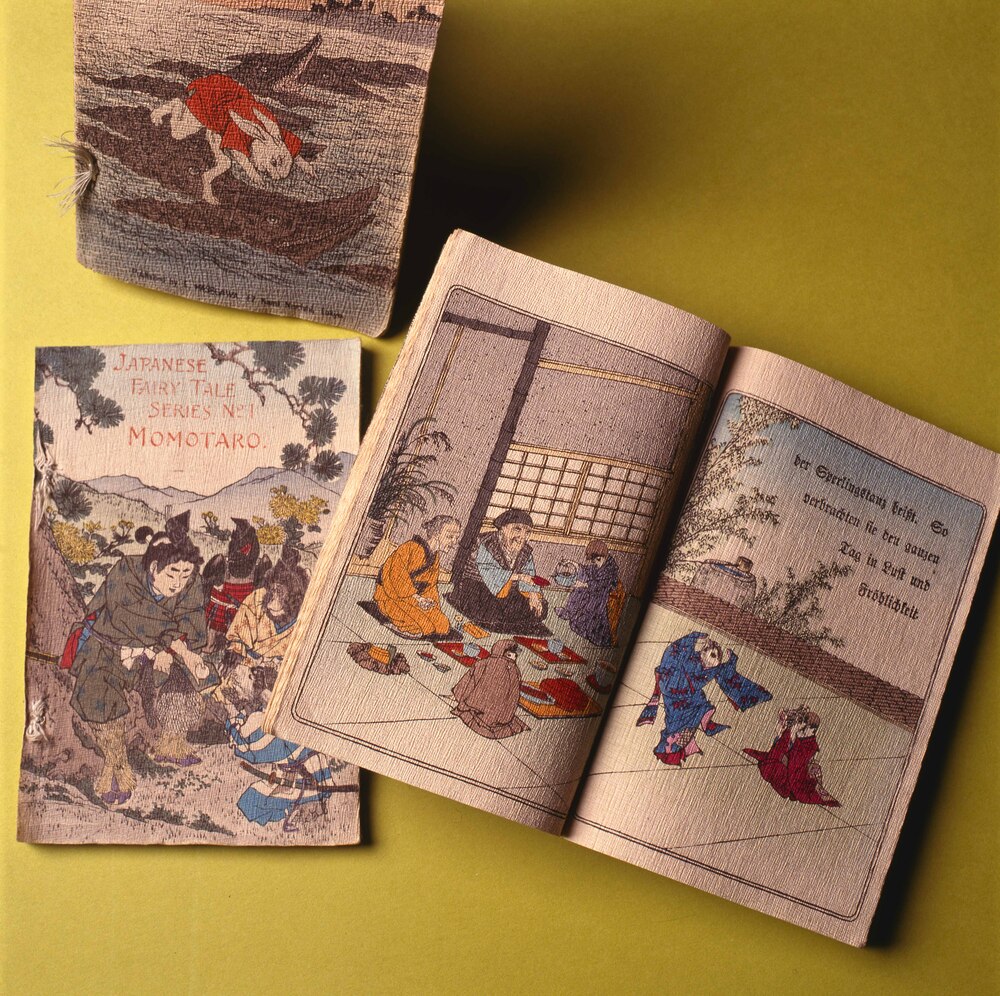 作品画像:ちりめん本 日本昔噺(英語版) 第一号 桃太郎 Momotaro or Little Peachling.