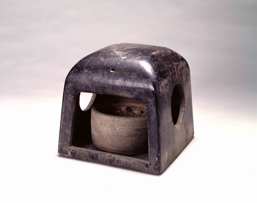 作品画像:猫火鉢 炭入付