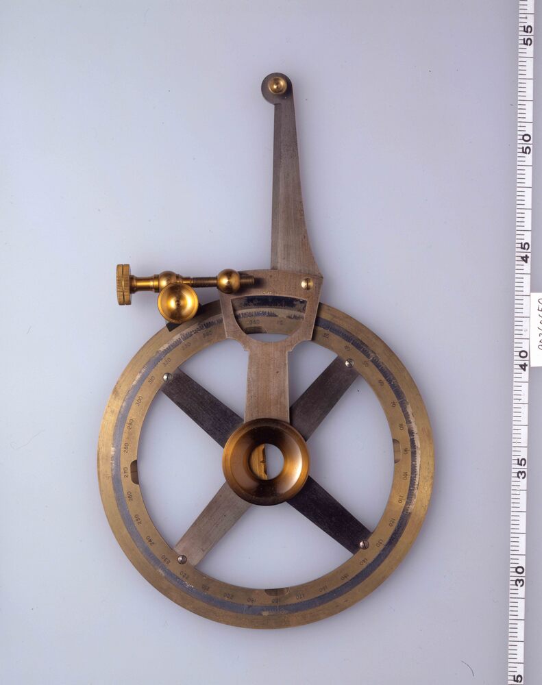 作品画像:海図用測量器