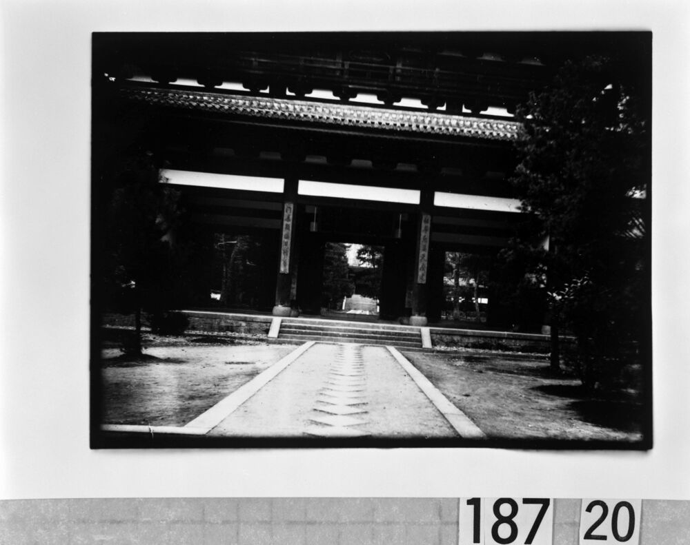 作品画像：寺院山門