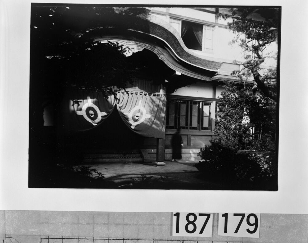 作品画像:建物入口