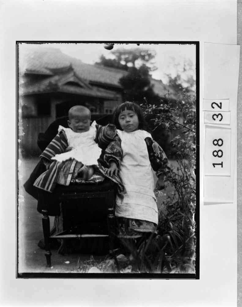 幼児と少女