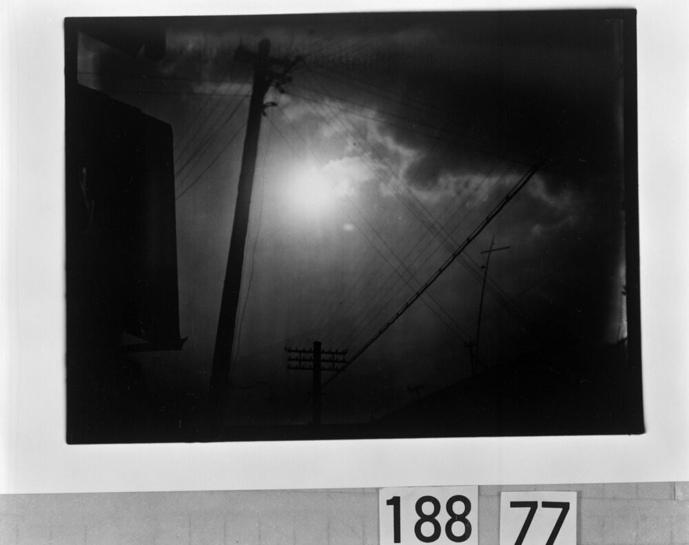 作品画像：太陽と電信柱