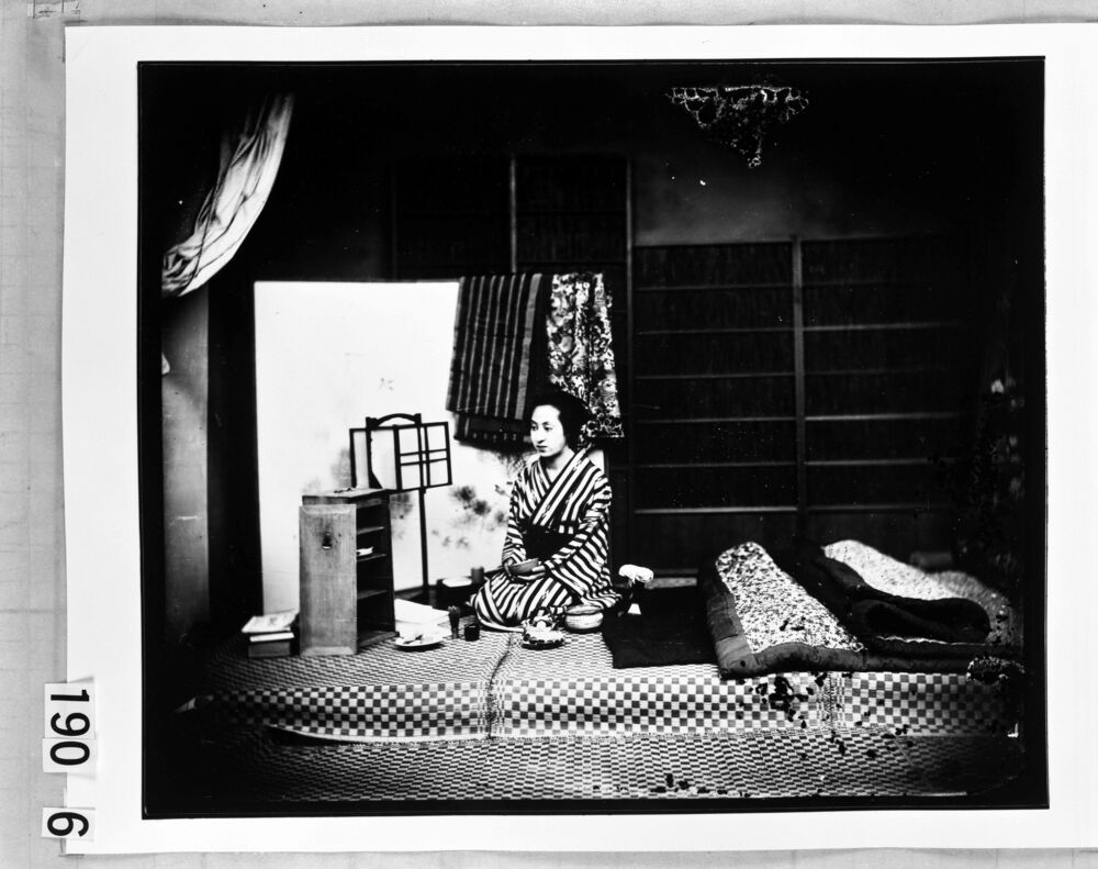 作品画像:寝床の女性