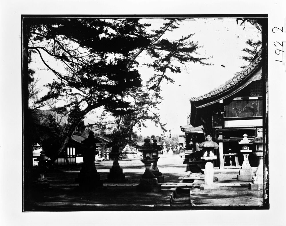 作品画像:寺院と灯篭