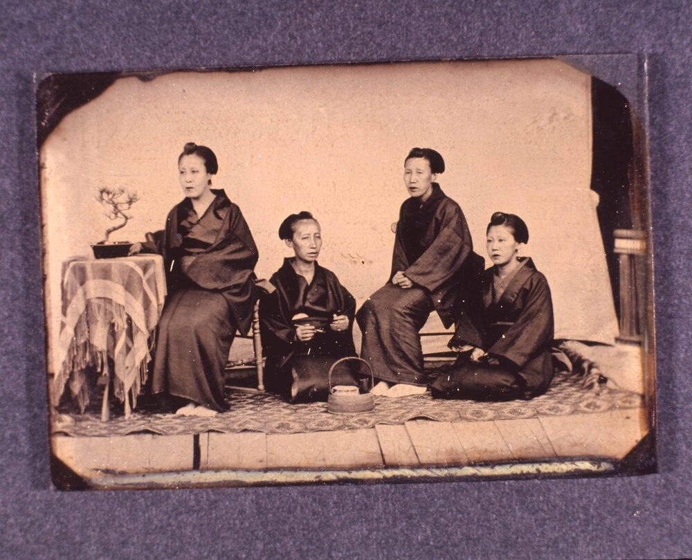 作品画像:女性4人像