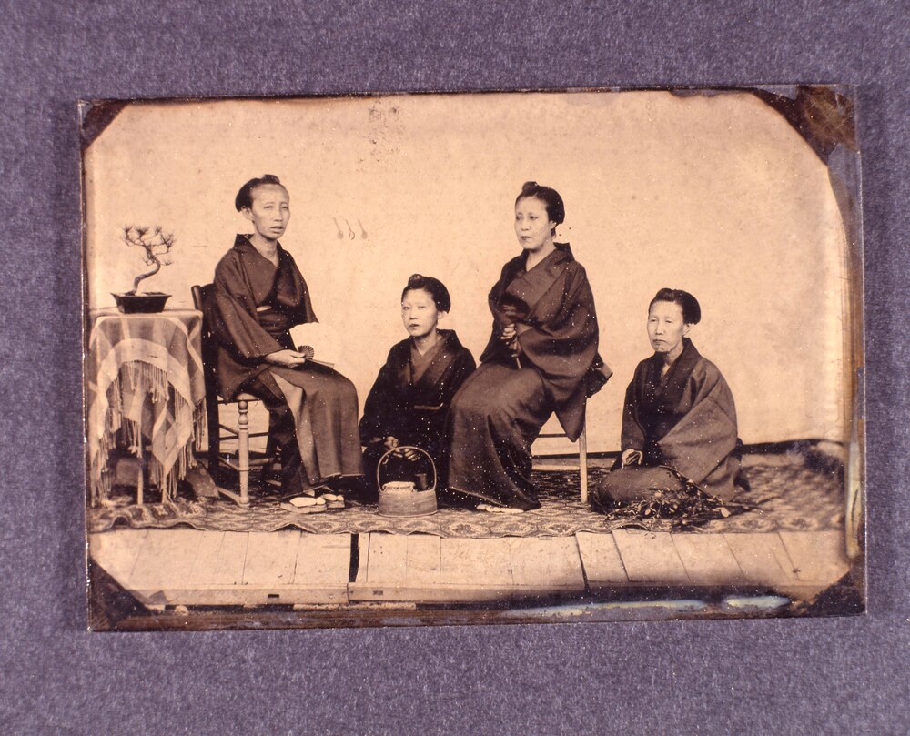 作品画像:女性4人像