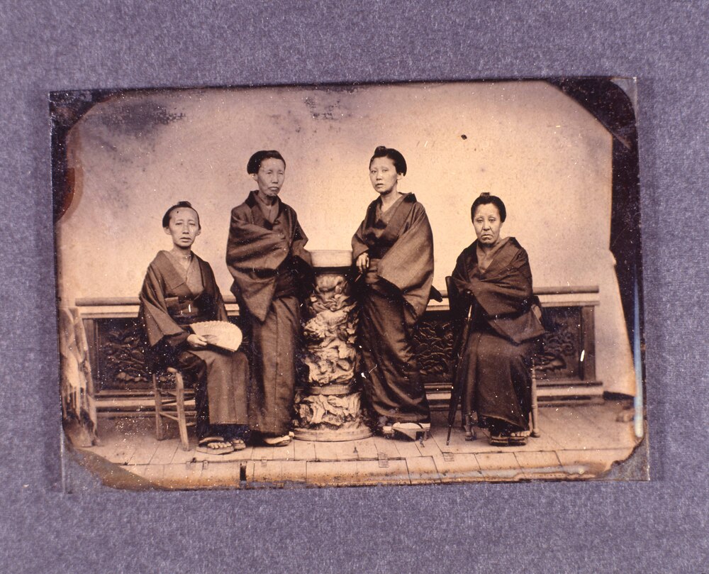 作品画像:女性4人像