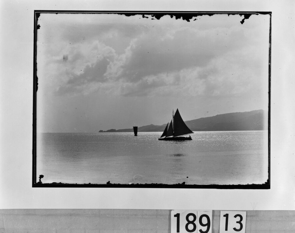 作品画像：海の帆掛け船