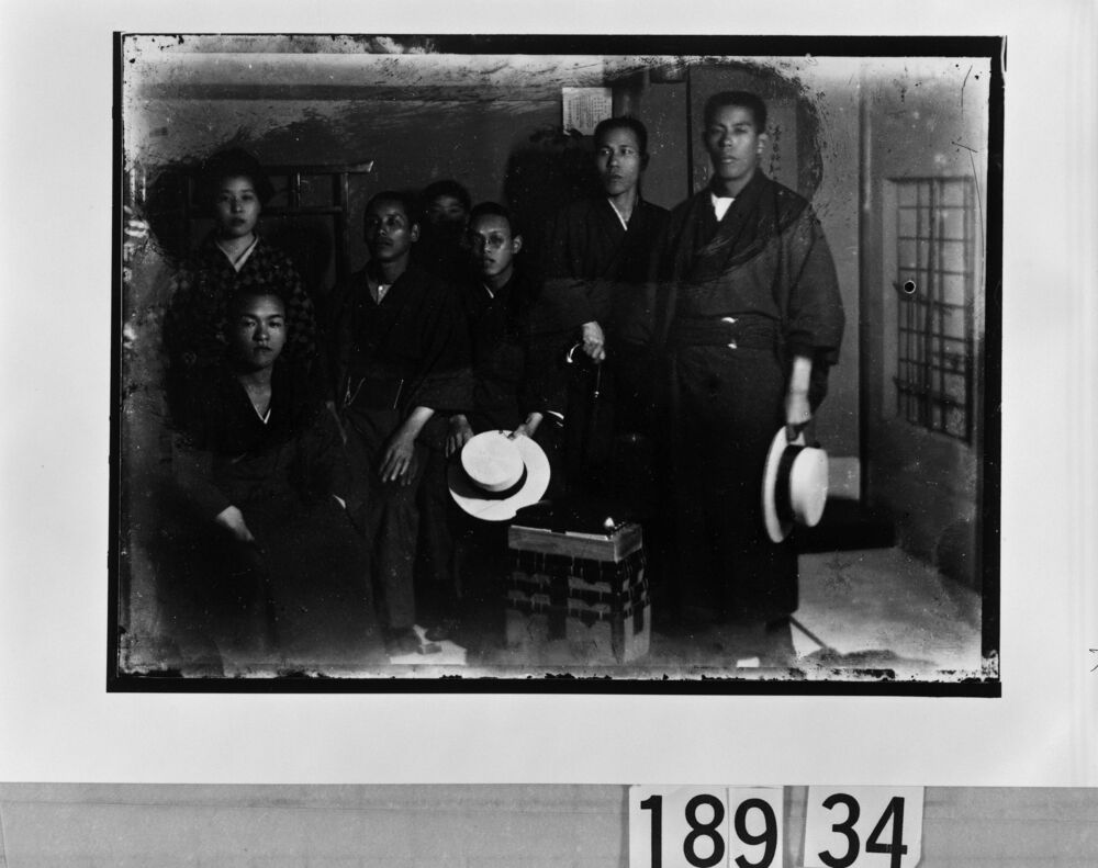 作品画像:室内集合記念写真