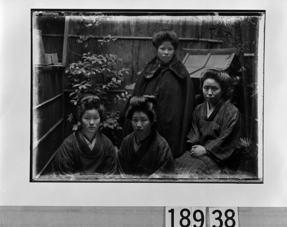 作品画像:4人の女性