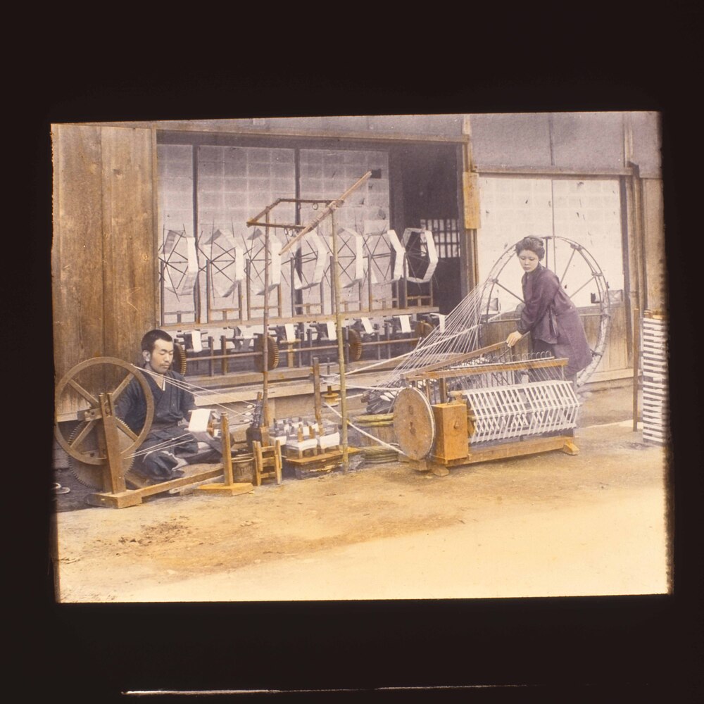 作品画像:製糸をする人々