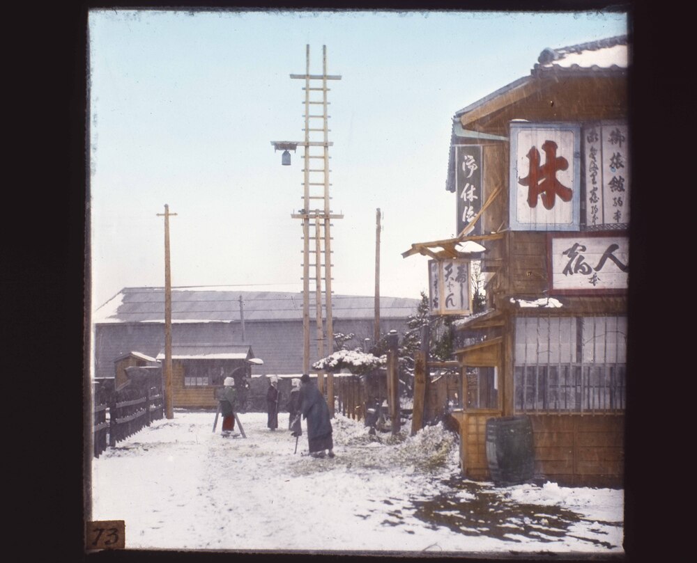 作品画像:雪の中の旅館と火の見やぐら