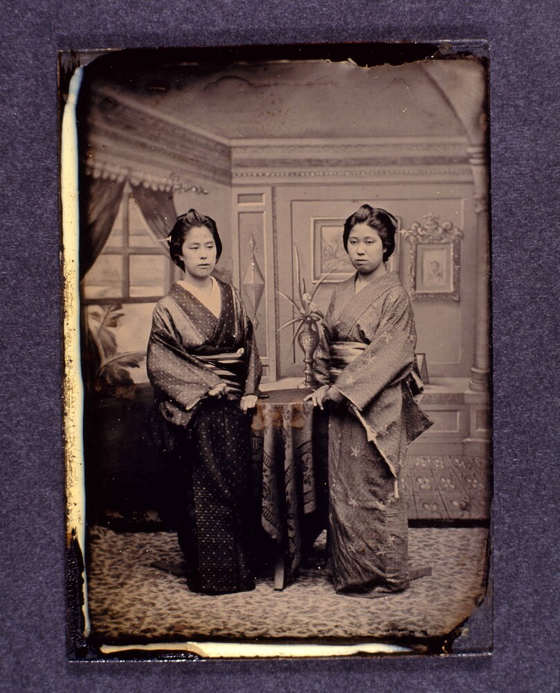 女性2人像
