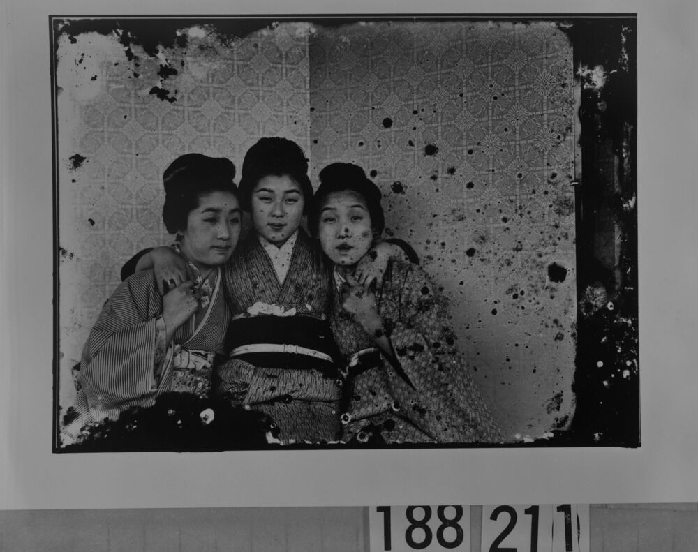 作品画像:3人の芸者