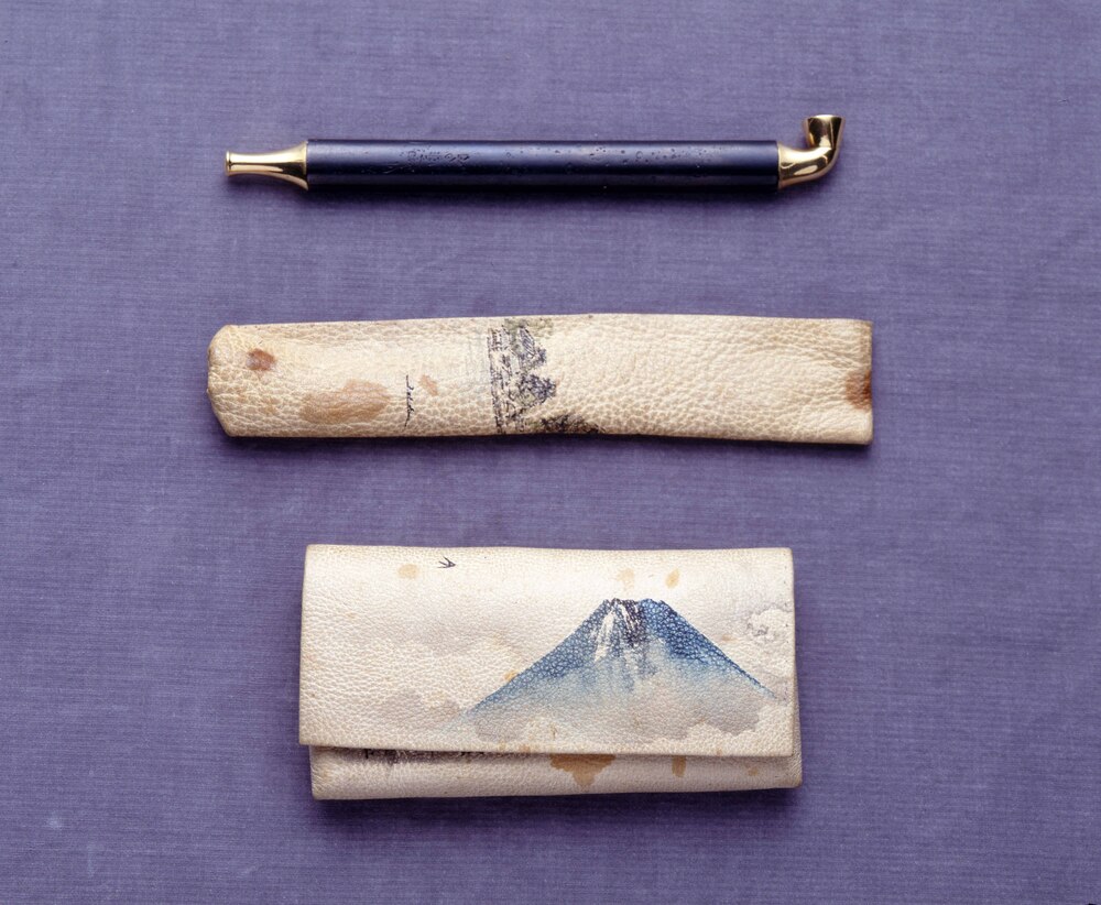 作品画像:革懐中たばこ入れ 煙管