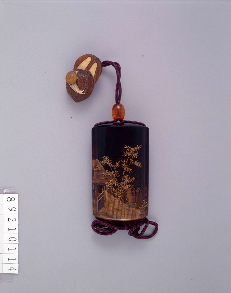 作品画像:竹柳に庵蒔絵印籠 付 くるみに蝸牛根付