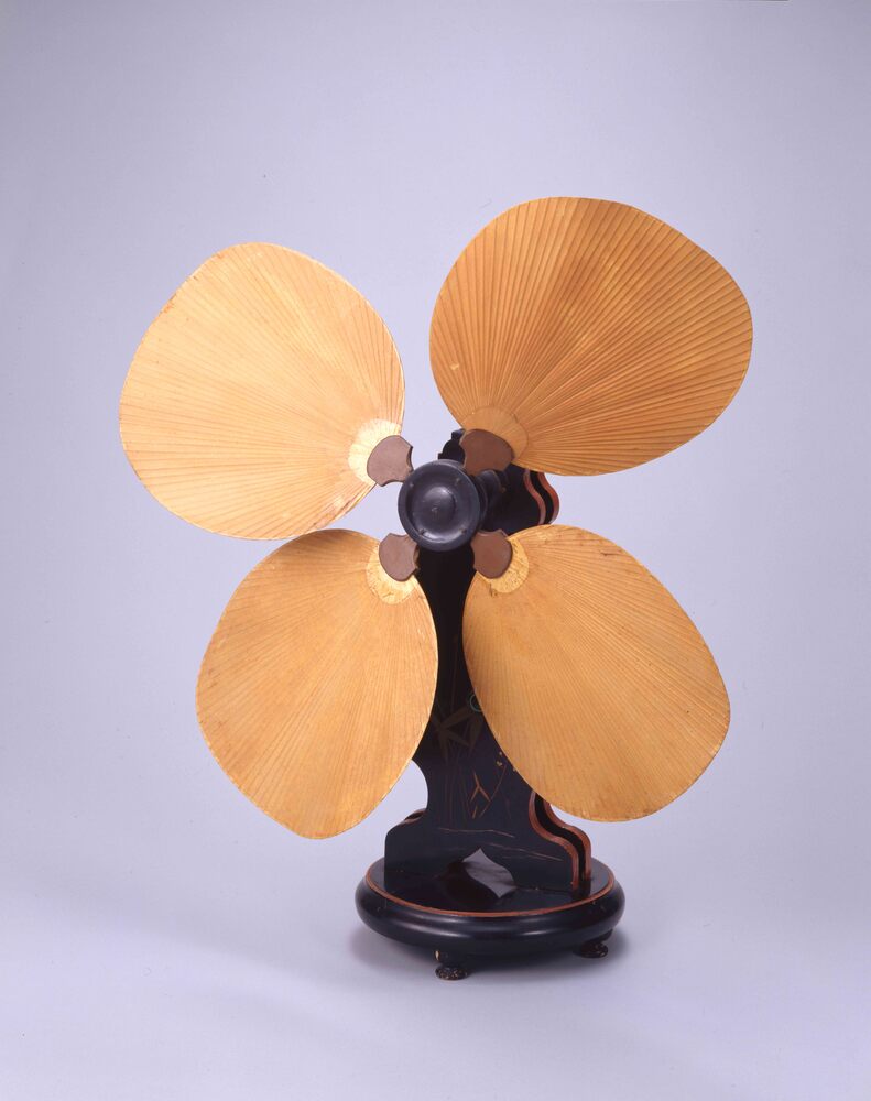 作品画像：手動式扇風機