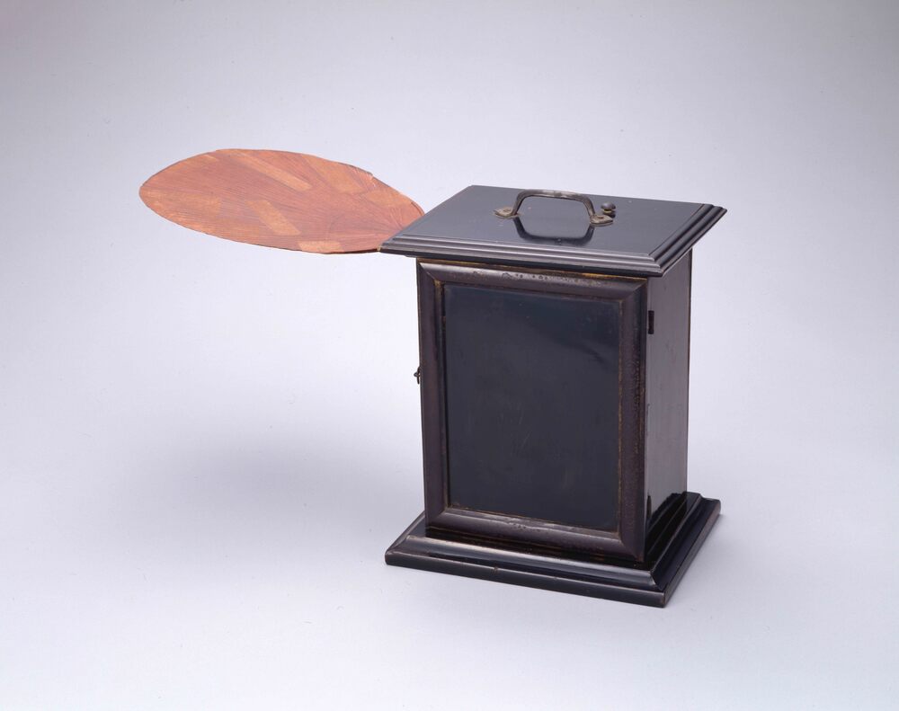 作品画像:2丁ゼンマイ式扇風機