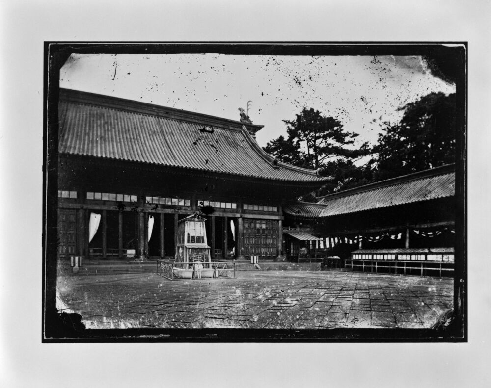 作品画像:文部省博物局主催博覧会湯島聖堂会場 金の鯱と陳列