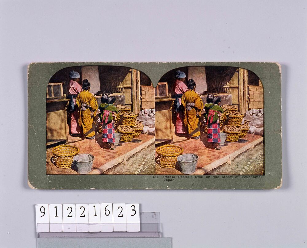 作品画像：Potato Dealer’s Stall on the Street of Yokohama,Japan.654