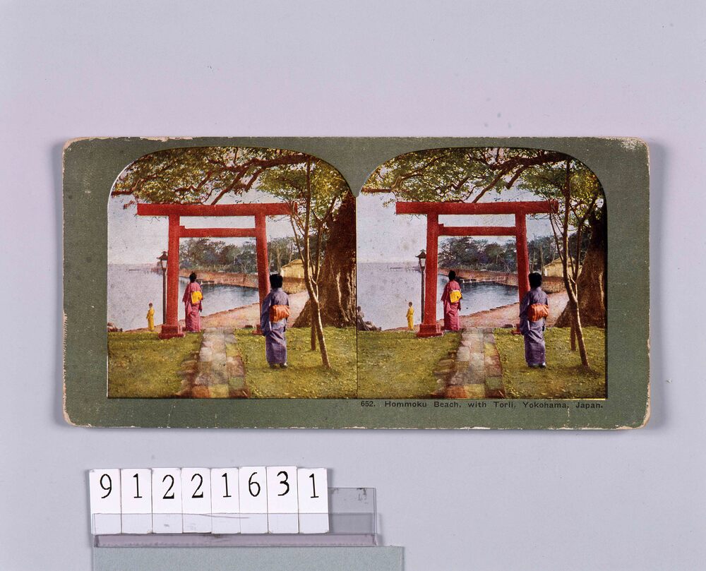作品画像:Hommoku Beach,with Torii,Yokohama,Japan.652