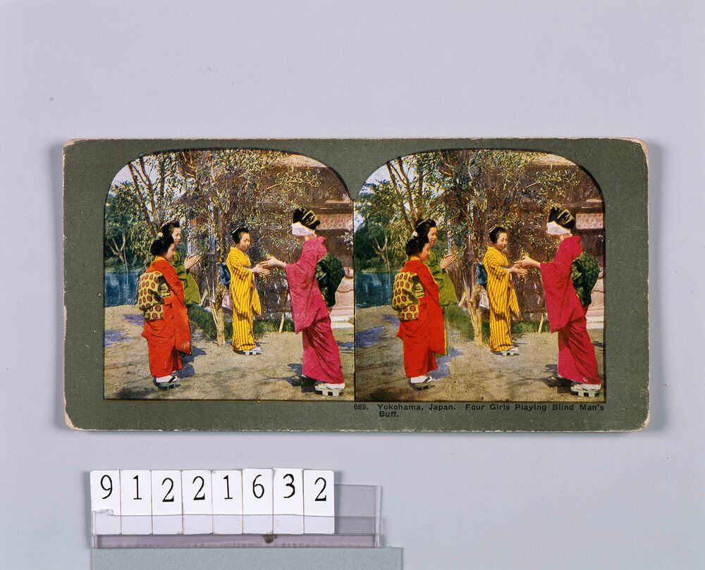 作品画像:Yokohama,Japan.Four Girls Playing Blind Man’s Buff.689