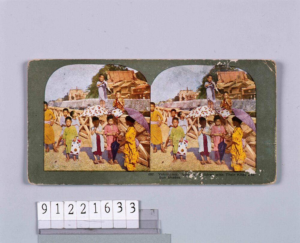 作品画像：Yokohama.Japanese Children with Their KitesAnd Sun Shades.682
