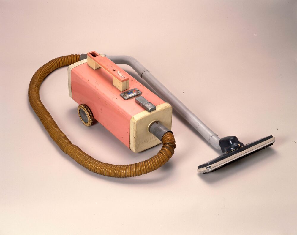 作品画像:電気掃除機TC-241