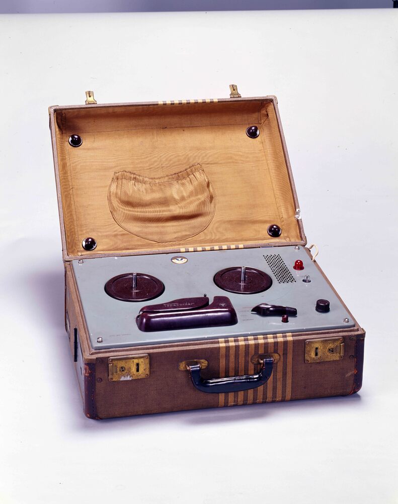 作品画像：テープレコーダー 2号機 H型