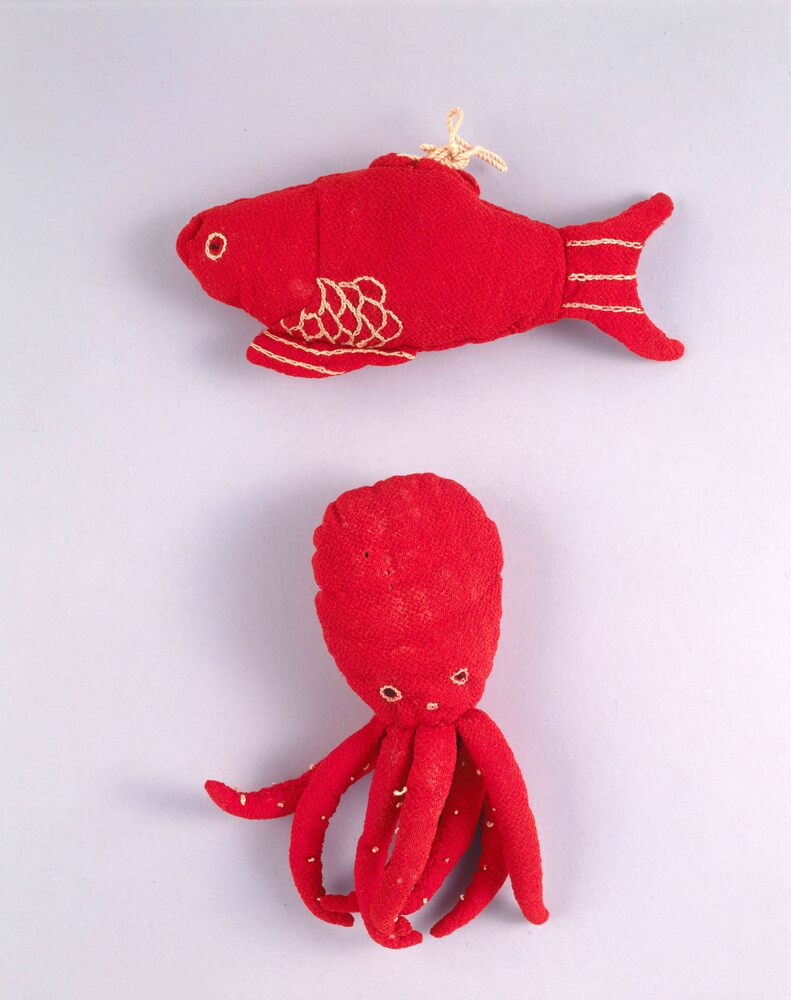 作品画像:金魚縮緬細工